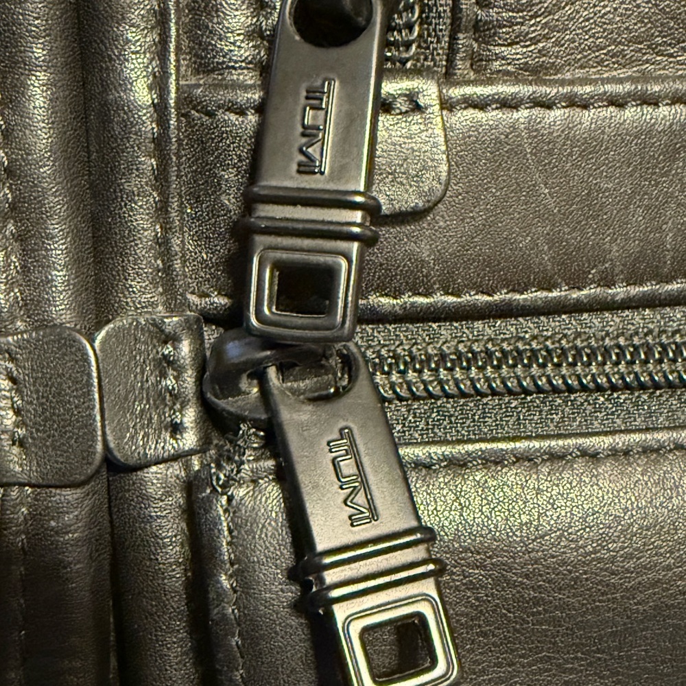 Tumi 96141DH Soft Black Leather Laptop Bag with Strap - Picture 15 of 15